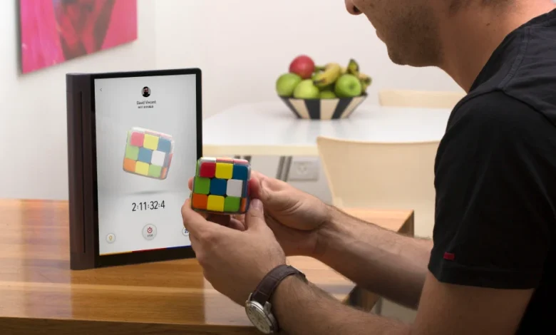 how many people can solve a rubik's cube​